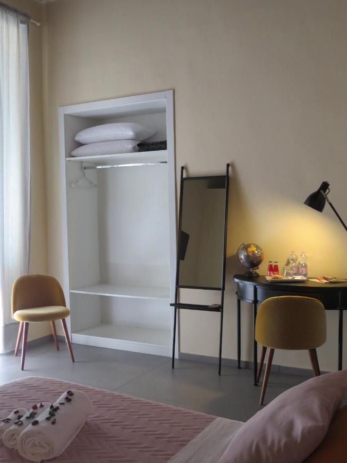 L'Arco E Il Vico Bed & Breakfast Наполи Екстериор снимка